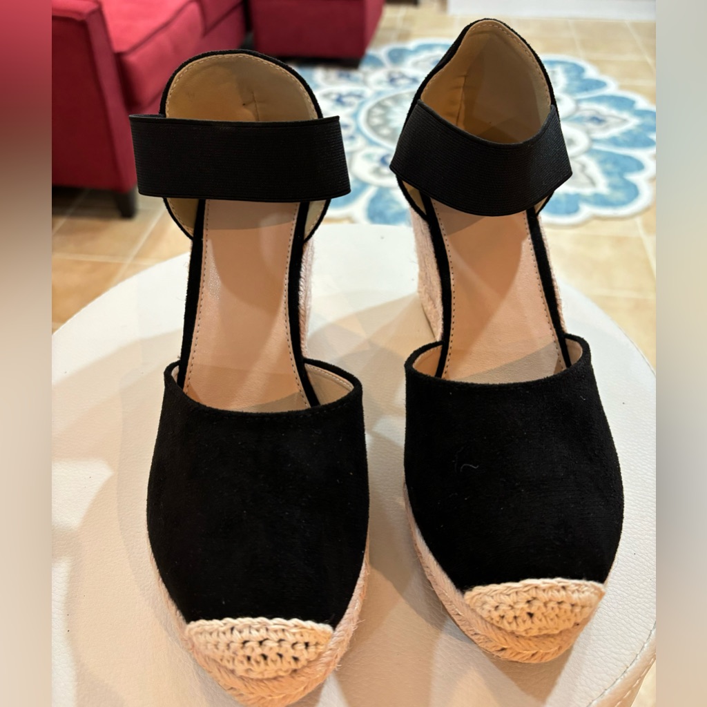 Brand New Black Size 39 8 Wedge